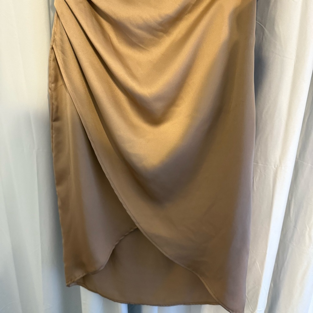 Sincerely Jules Satin One Shoulder Midi Dress Champagne Wedding Guest Medium - Picture 5 of 7